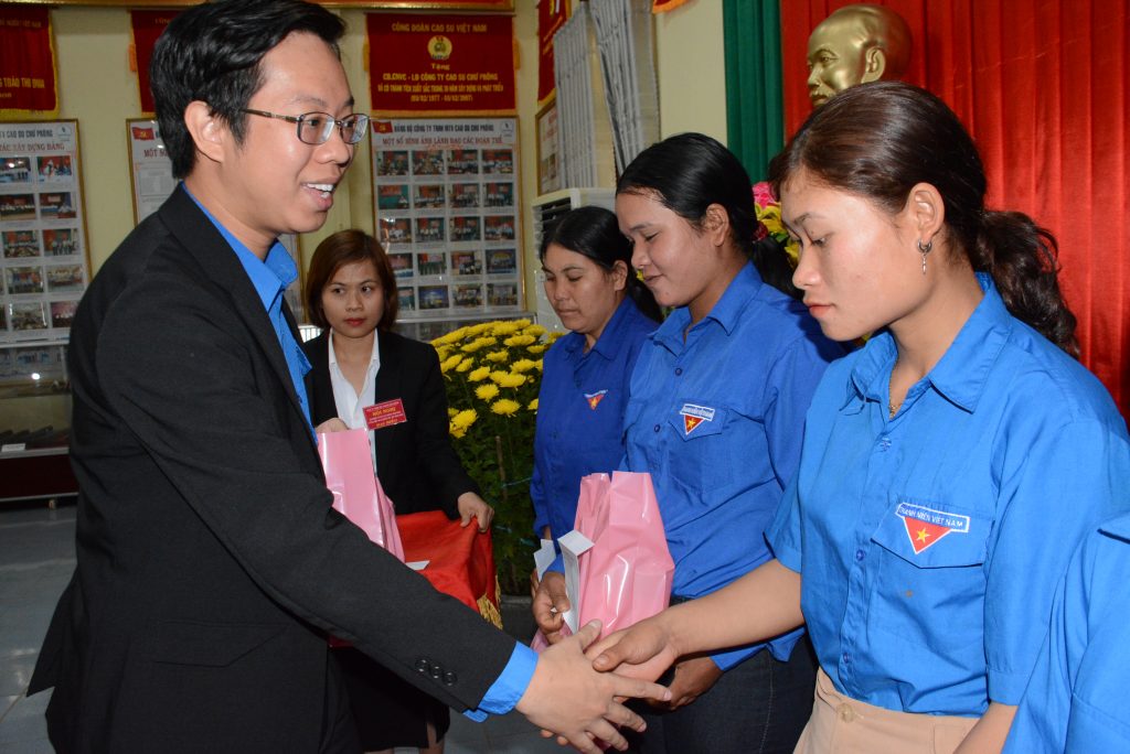 Đoàn Thanh niên VRG trao 135 suất quà cho đoàn viên khó khăn ở các đơn vị khu vực Tây Nguyên